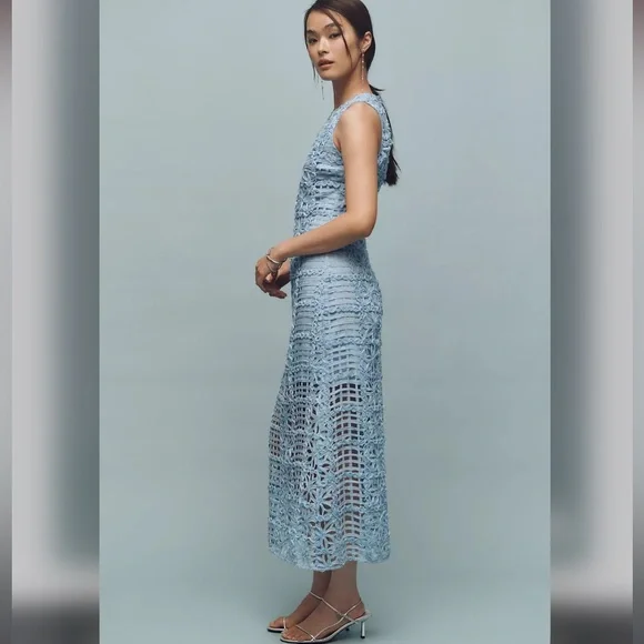 Sleeveless Textured Midi Dress - Picture 5 of 8